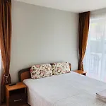 Apartamentai Salia Baseino 3*