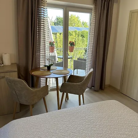 Apartamentai Salia Baseino 3* 팔랑가