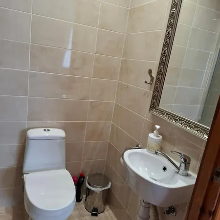Apartamentai Salia Baseino 팔랑가