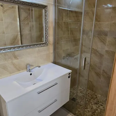 Apartamentai Salia Baseino Ξενοδοχείο με διαμερίσματα Παλάγκα