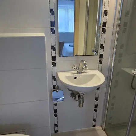 Apartamentai Salia Baseino 3*